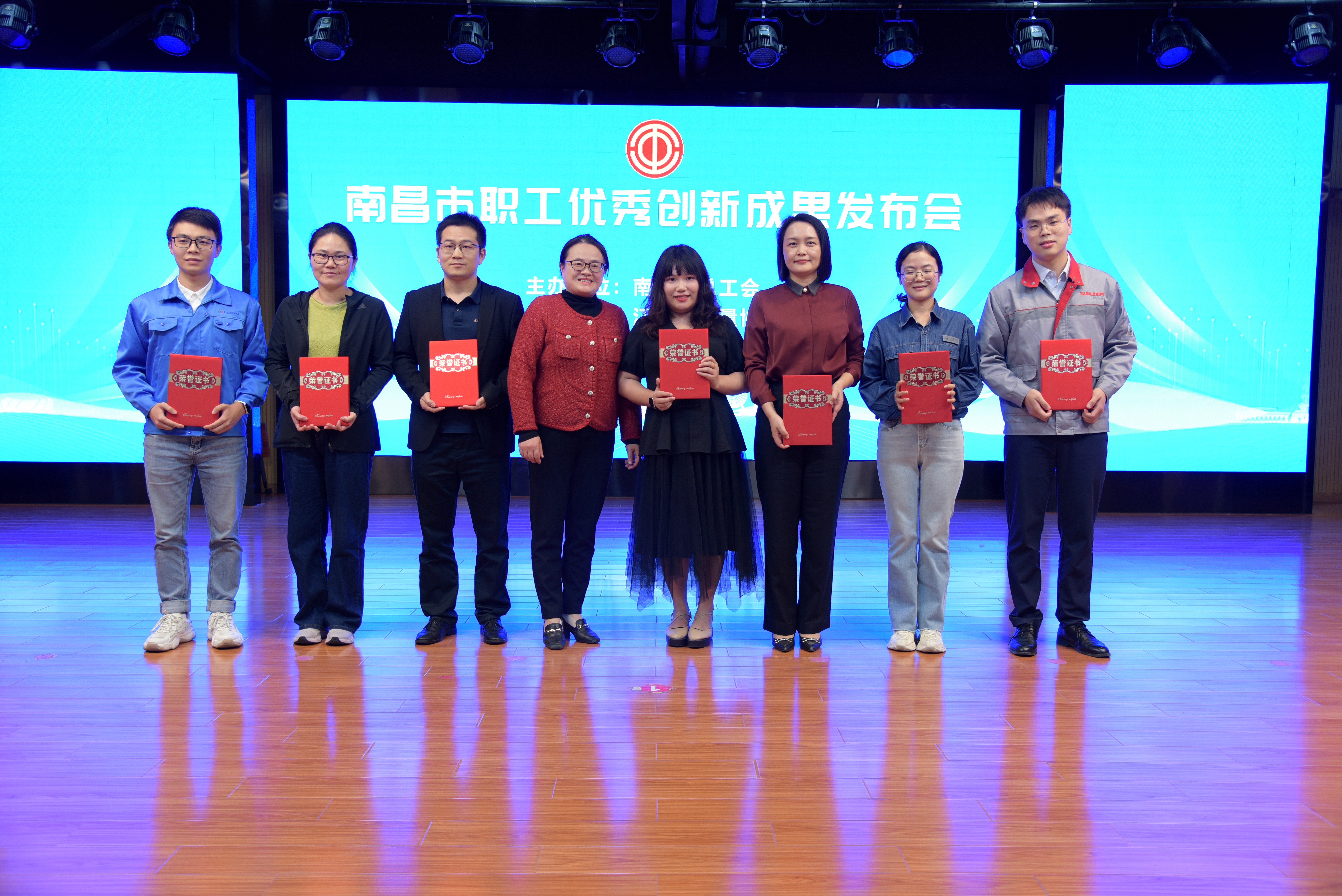喜报！pp电子电子荣获2024南昌市职工手艺立异效果奖_pp电子